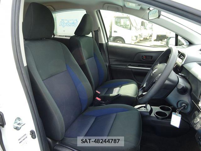 Toyota AQUA 2021-02 6670180-13