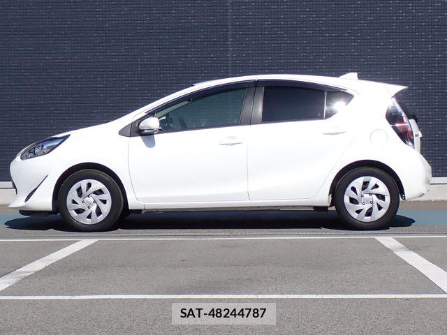 Toyota AQUA 2021-02 6670180-16