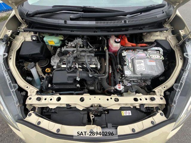 Toyota AQUA 2017-08 6670191-18
