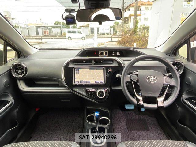 Toyota AQUA 2017-08 6670191-1