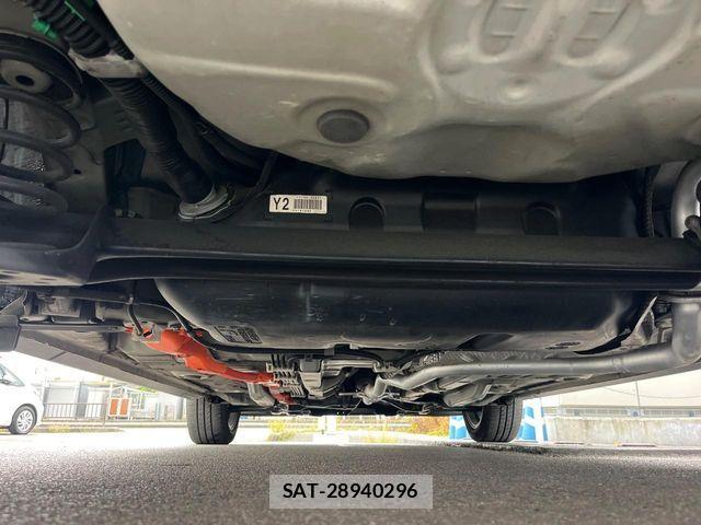 Toyota AQUA 2017-08 6670191-19