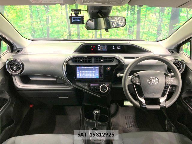 Toyota AQUA 2018-10 6670200-1