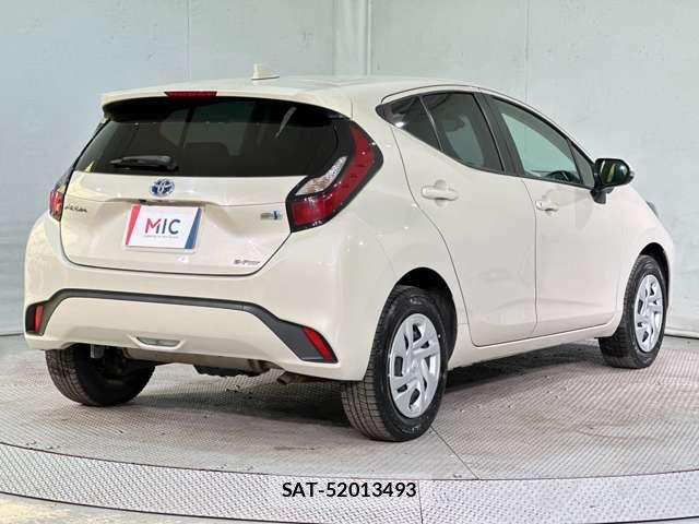 Toyota AQUA 2024-01 6670165-4