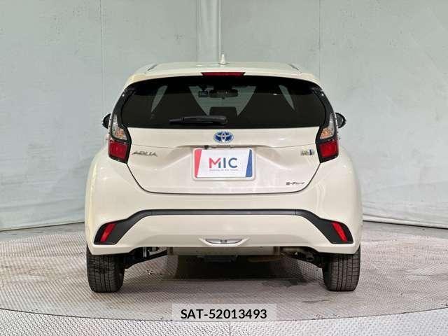 Toyota AQUA 2024-01 6670165-5