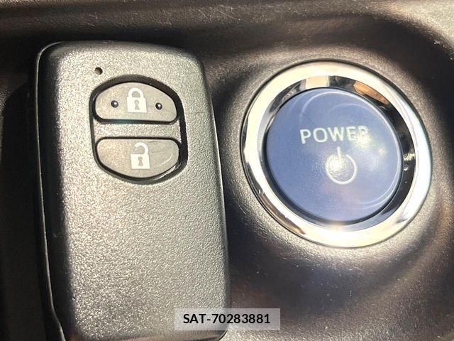 Toyota AQUA 2018-06 6674948-5