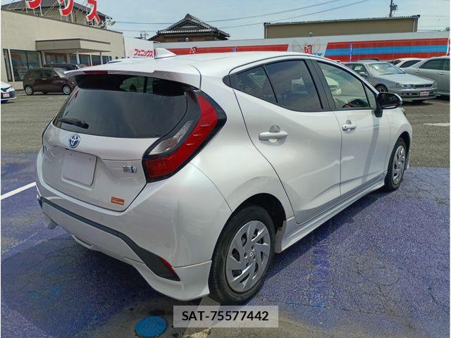 Toyota AQUA 2021-10 6674956-6