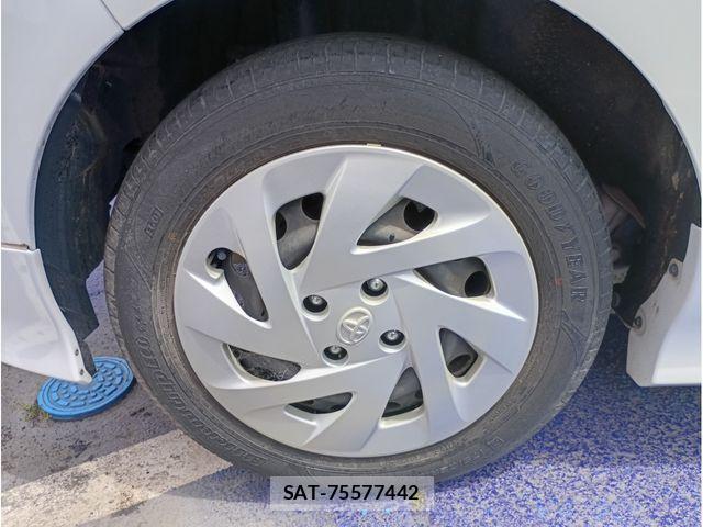 Toyota AQUA 2021-10 6674956-7