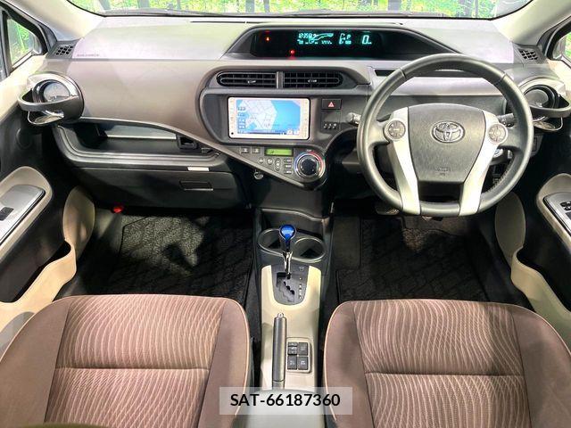 Toyota AQUA 2013-03 6674975-1