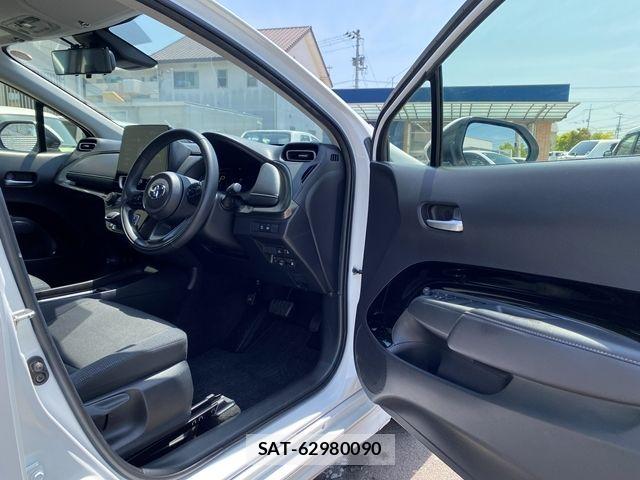 Toyota AQUA 2022-09 6674940-12