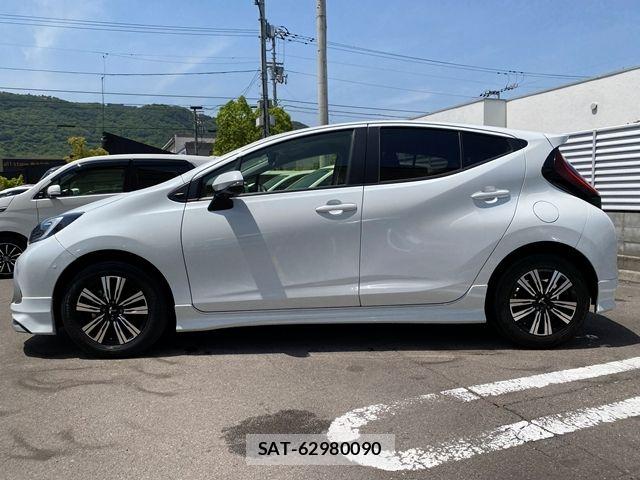 Toyota AQUA 2022-09 6674940-4