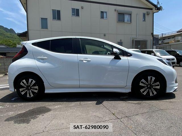 Toyota AQUA 2022-09 6674940-5