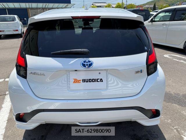 Toyota AQUA 2022-09 6674940-7