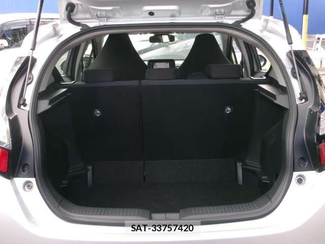 Toyota AQUA 2023-01 6674938-7