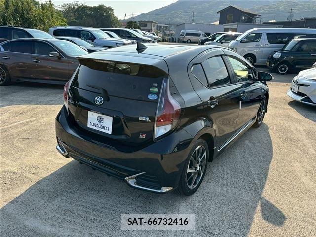 Toyota AQUA 2018-10 6674945-12