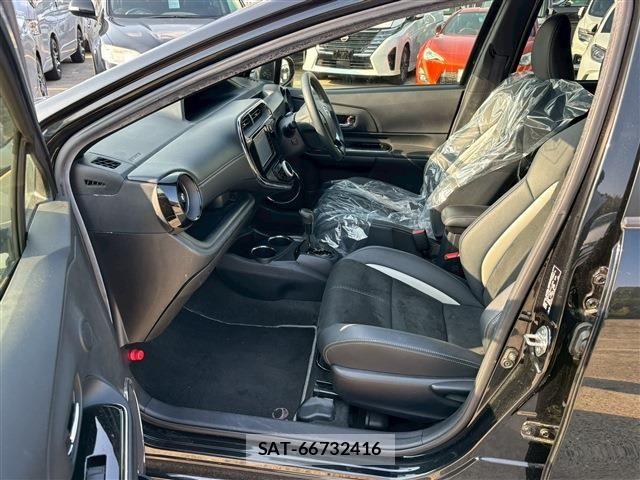 Toyota AQUA 2018-10 6674945-3
