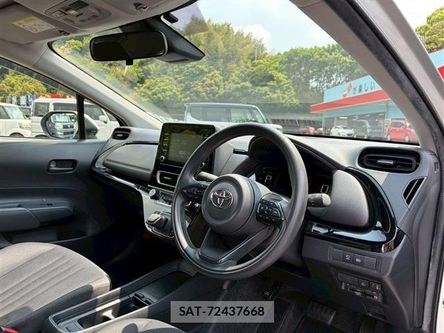 Toyota AQUA 2022-09 6674946-12