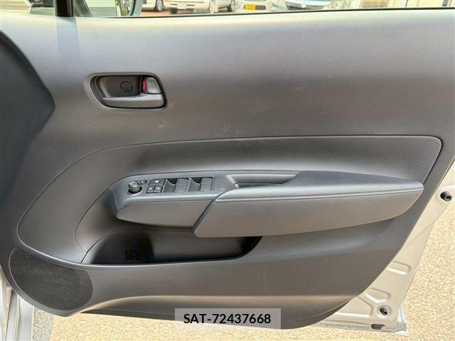 Toyota AQUA 2022-09 6674946-26