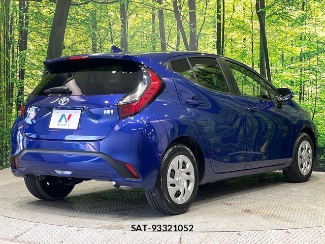 Toyota AQUA 2023-07 6683679-17