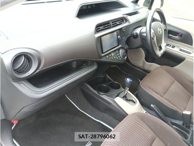 Toyota AQUA 2013-03 6682576-14