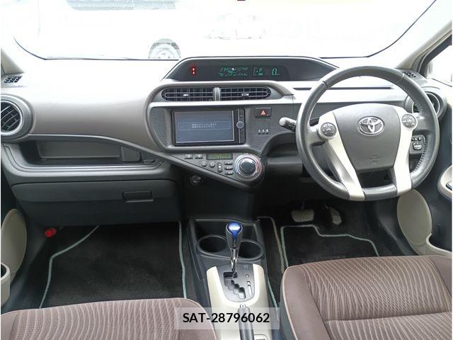 Toyota AQUA 2013-03 6682576-15
