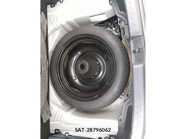 Toyota AQUA 2013-03 6682576-16