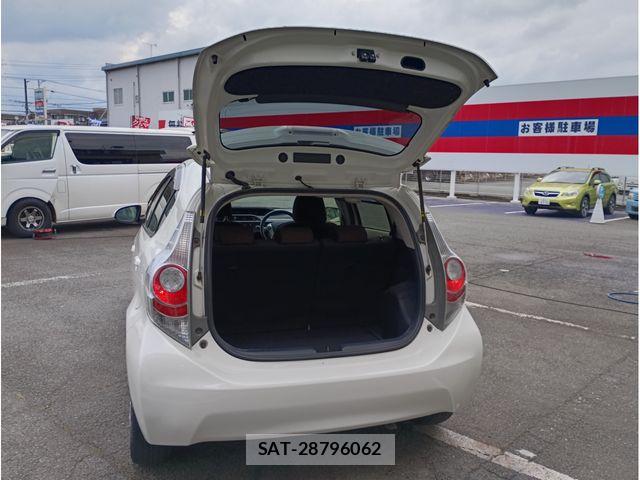 Toyota AQUA 2013-03 6682576-17