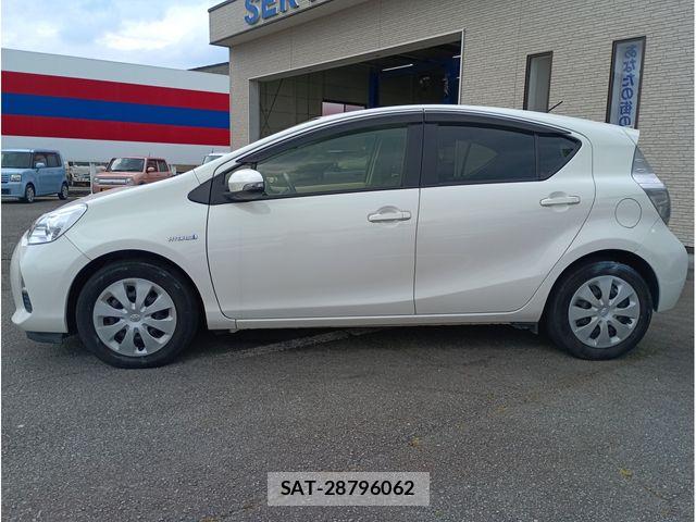 Toyota AQUA 2013-03 6682576-3