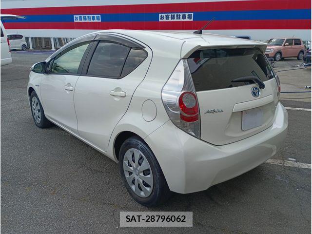 Toyota AQUA 2013-03 6682576-4