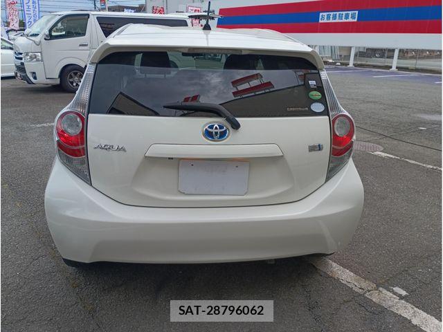 Toyota AQUA 2013-03 6682576-5
