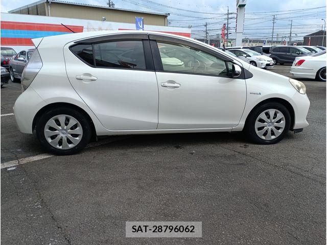 Toyota AQUA 2013-03 6682576-7
