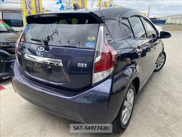 Toyota AQUA 2015-10 6690911-1