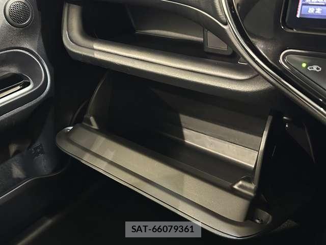 Toyota AQUA 2018-06 6690907-23