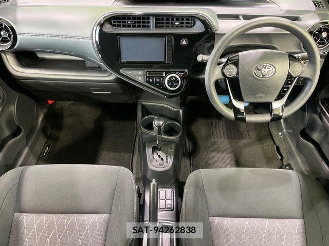 Toyota AQUA 2019-12 6715613-1