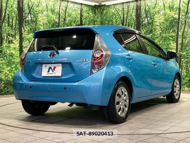 Toyota AQUA 2013-10 6715625-16