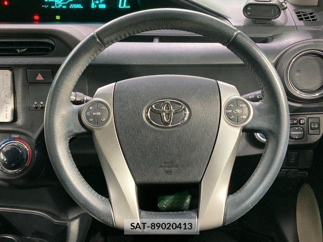 Toyota AQUA 2013-10 6715625-5