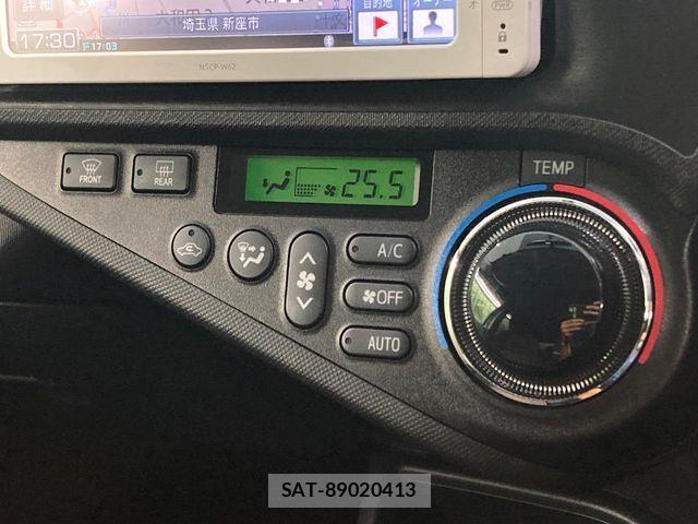 Toyota AQUA 2013-10 6715625-6