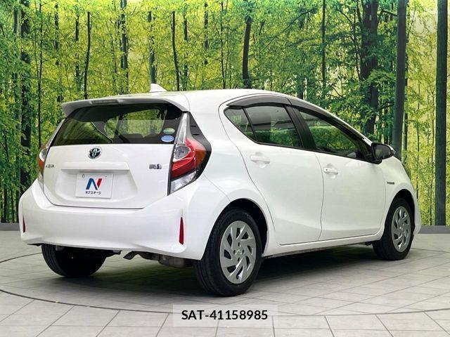 Toyota AQUA 2017-11 6750836-16