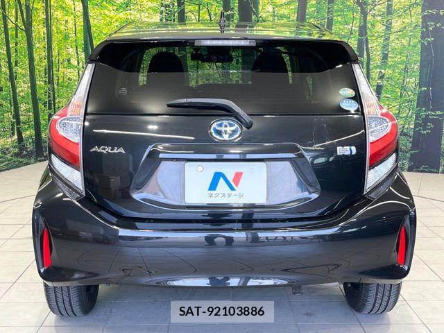 Toyota AQUA 2017-10 6750835-14