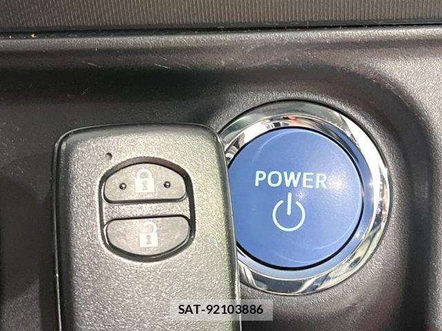 Toyota AQUA 2017-10 6750835-6