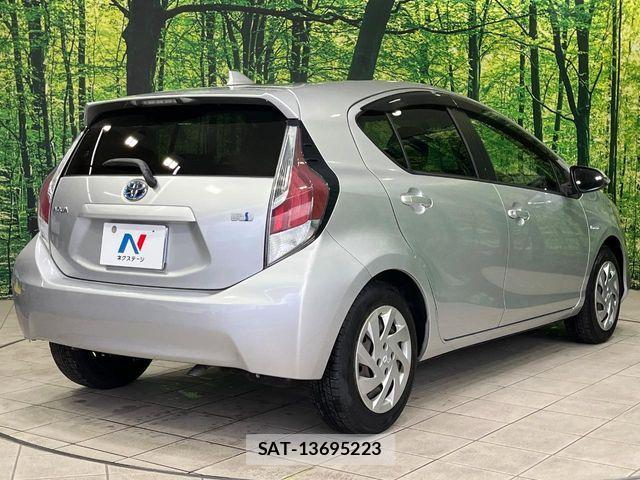 Toyota AQUA 2015-05 6750848-16