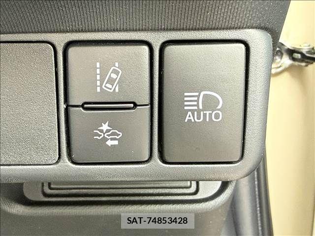 Toyota AQUA 2018-10 6750830-13