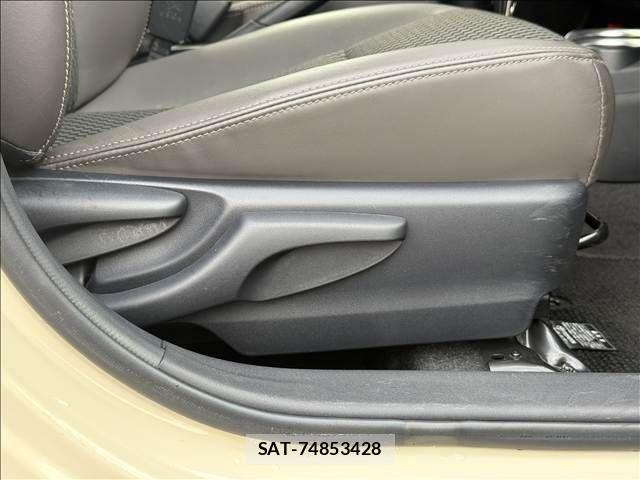 Toyota AQUA 2018-10 6750830-16