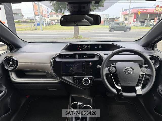 Toyota AQUA 2018-10 6750830-1