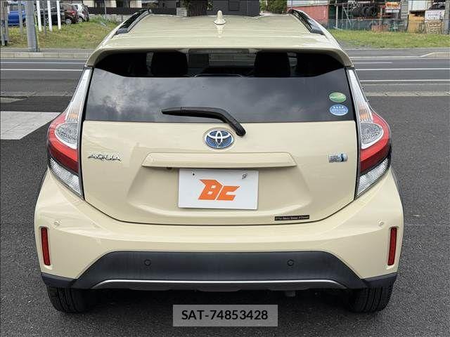 Toyota AQUA 2018-10 6750830-22