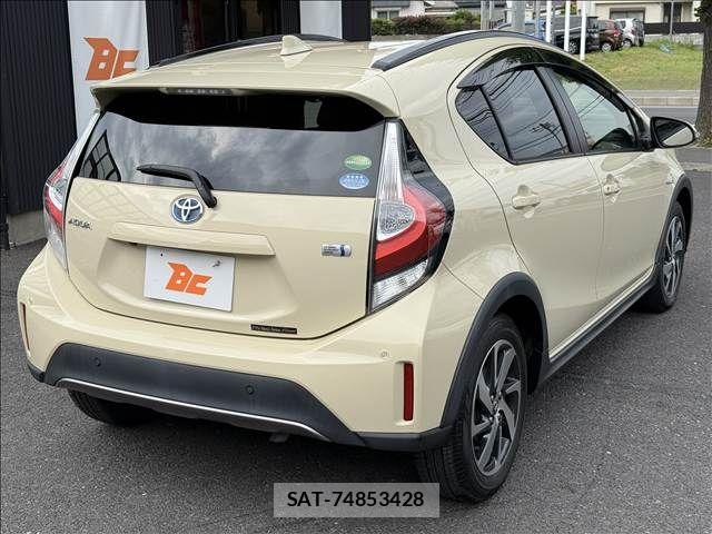 Toyota AQUA 2018-10 6750830-23