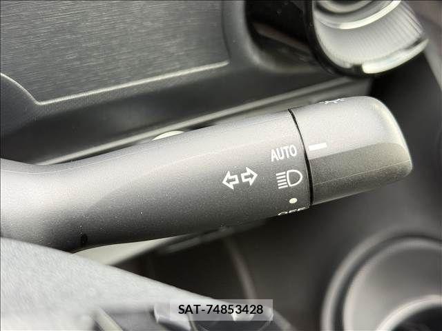 Toyota AQUA 2018-10 6750830-26