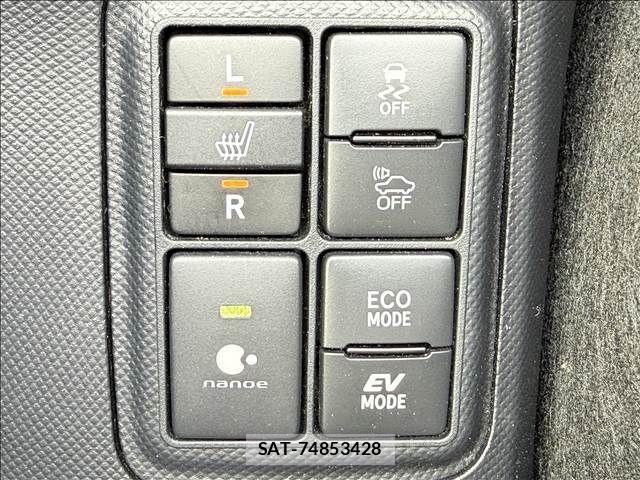 Toyota AQUA 2018-10 6750830-3