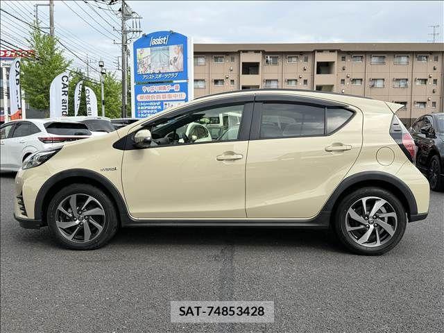 Toyota AQUA 2018-10 6750830-5