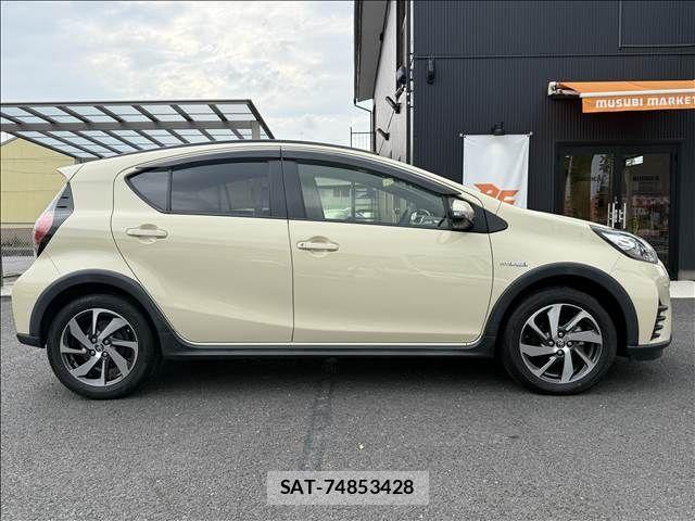 Toyota AQUA 2018-10 6750830-6