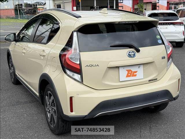 Toyota AQUA 2018-10 6750830-7